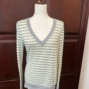 Splendid V-Neck sweater